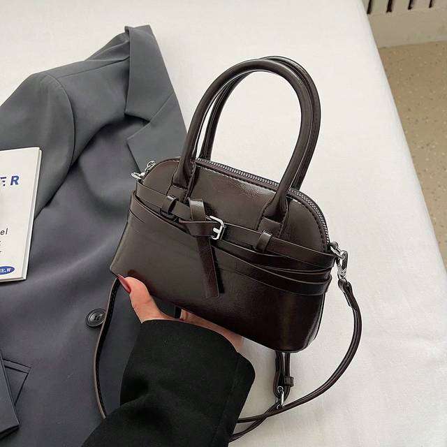 SHEIN Women&#39;s Clasp Shoulder Bag, Retro Fashion Handbag, Shiny PU Leather