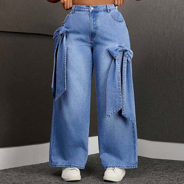 SHEIN Plus Size Women Distressed Denim Straight Leg Jeans With Bow Decor