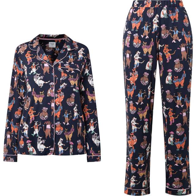 Disco Cats Pyjama Set - NAVY - There's never a dull moment over in Chelsea Peers when it comes to the brand's loungewear staples. Take a look through the label's collections and you'll find sumptuous fabrics, vibrant prints and relaxed fits; perfect for finishing your day off in comfort.