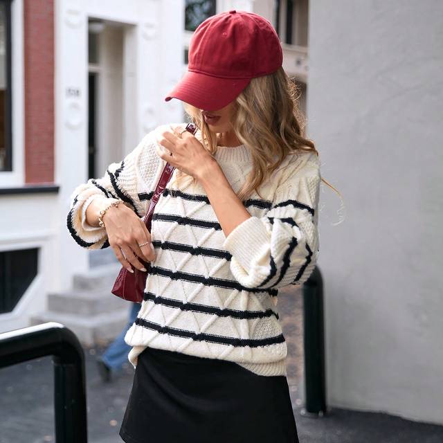 Aveloria Elegant Retro Colorblock Black And White Striped Design Loose Crew Neck Long Sleeve Sweater For Women, Autumn
