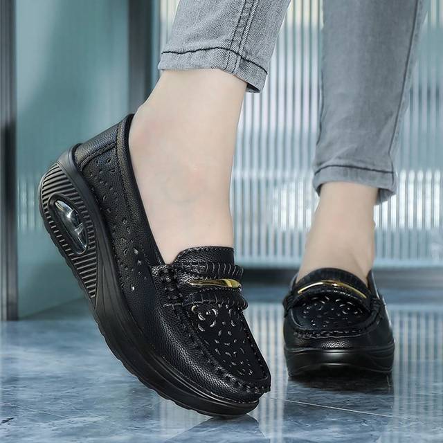 SHEIN Women&#39;s Black Platform Wedge. Casual Slip-On Shoes. Loafers With Metal Buckle. Hand Stitched And Exquisitely Carved Upper, Sneakers Without Laces. Thi