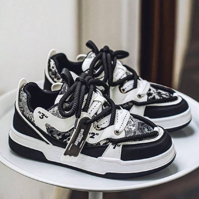 SHEIN Men&#39;s Versatile Lightweight Breathable Low-Top Casual Chunky Sneakers