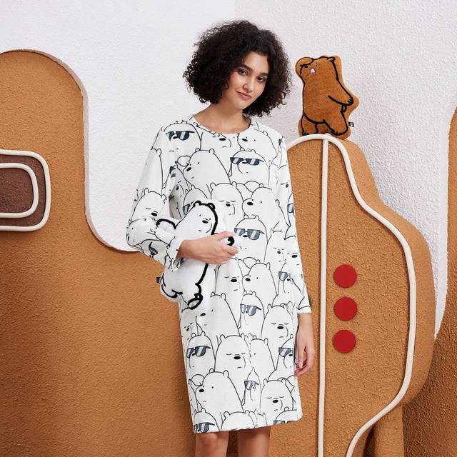SHEIN Winter, White Plush Soft Nightgown, Bear Pattern, Cartoon Pattern, Cute, Comfortable, Daily, Casual