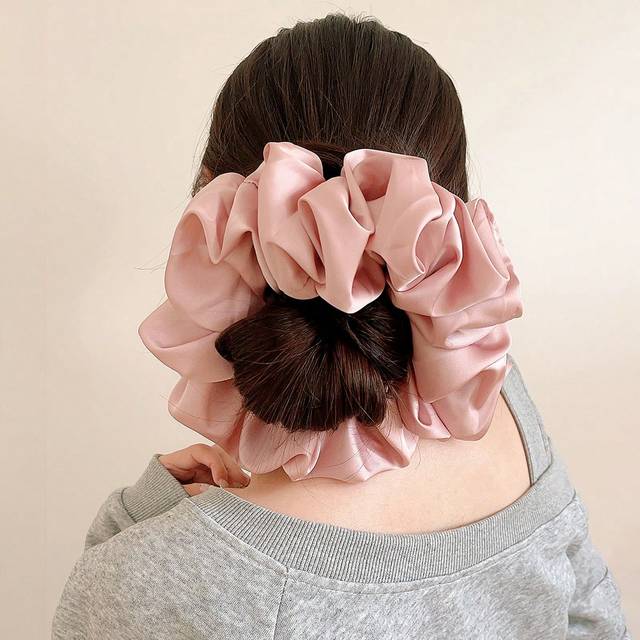 SHEIN 1pc Oversized Fluffy & Soft Faux Silk Elastic Hair Scrunchie, Fashion & Comfortable Hair Accessory For Women Scrunchies Hair Ties Scrunchy Hair Ties
