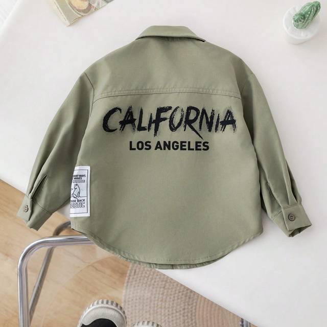 SHEIN Baby Boy Unisex Casual Collegiate Style Comfortable Versatile Loose Fit Button Down Long Sleeve Shirt With Back Letter Decor, Suitable For Spring, Sum