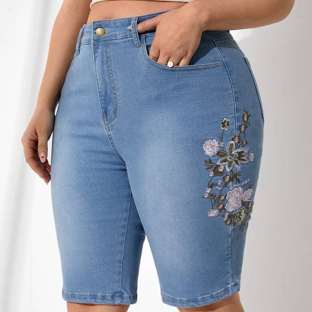 EMERY ROSE Plus Floral Embroidery Denim Shorts