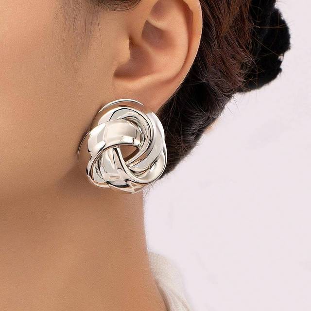 SHEIN 1 Pair Chic Lacquered Geometric Luxury High-End Niche Earrings