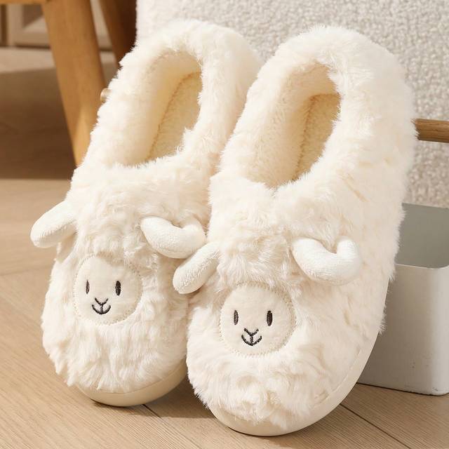 SHEIN 1 Pair Winter Closed Toe Slip On House Slippers, Cute Cartoon Lamb Plush For Women, Couples And Girls, Warm Anti-Slip Maternity Shoes