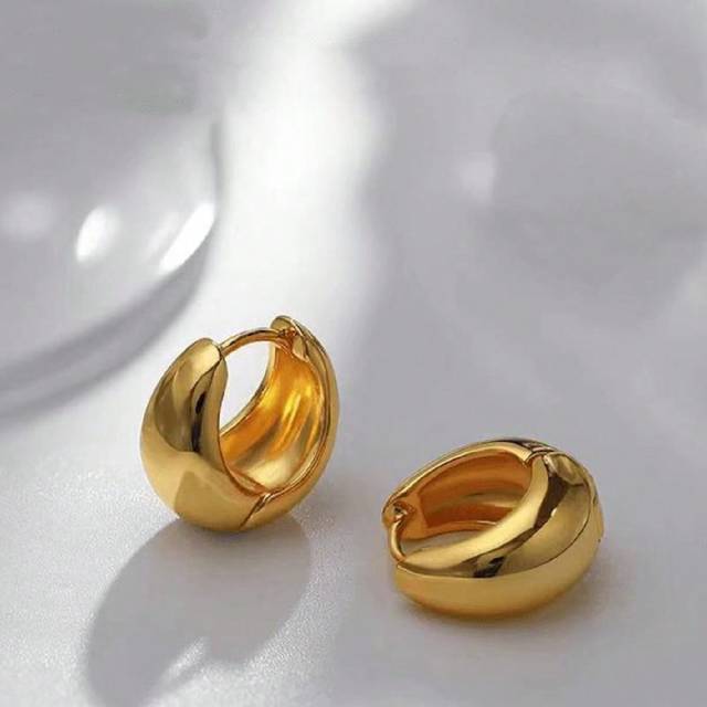 SHEIN 1pair Simple TearDrop Hoop Earrings, Chunky Gold Tone Water Droplet Earrings, U-Shaped Earrings, Oval Hoop Earrings, Stylish And Elegant Lightweight D