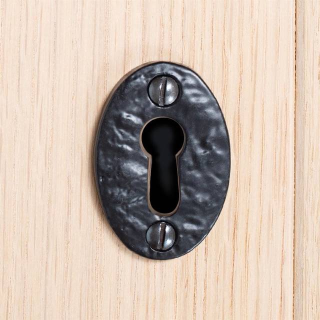 Hammer & Tongs - Rustic Escutcheon Plate - W35mm x H50mm - Black (4.9cm H X 3.4cm W X 0.4cm D)