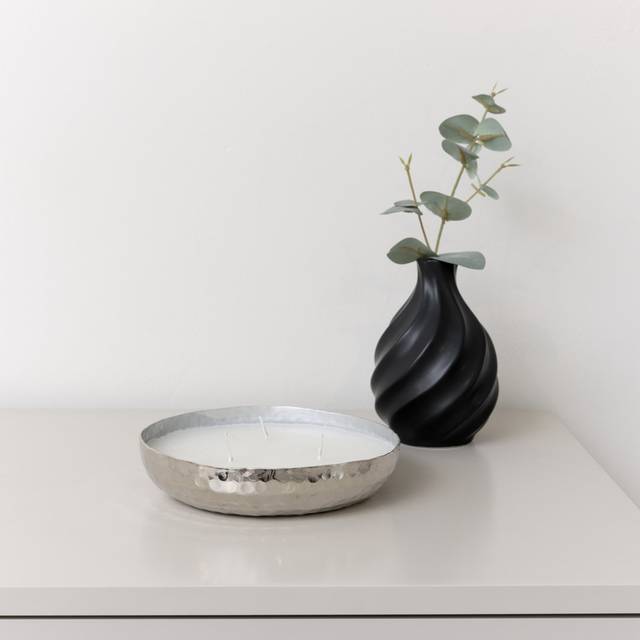 Round Hammered Silver 3 Wick Candle Pot (3.5cm H X 16cm W X 16cm D)