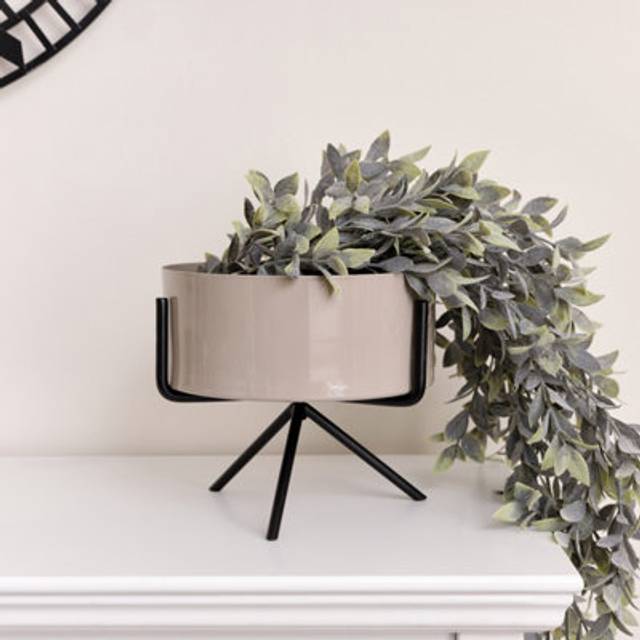 Melody Maison - Grey Taupe Metal Planter Pot with Stand - 18cm