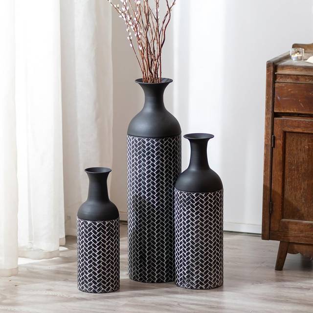 Bunton Metal Floor Vase - Black (68cm H X 18cm W X 18cm D)