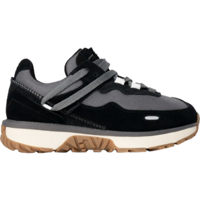 UGG Retrofi Low Trainers in Black