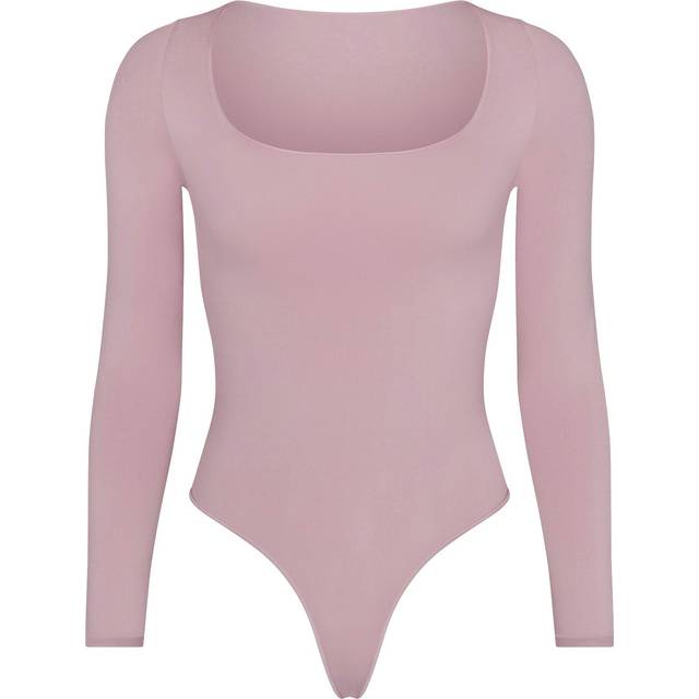 SKIMS Essential Long Sleeve Scoop Neck Bodysuit | Pink | 4X/5X | Essential Bodysuits - Dusk