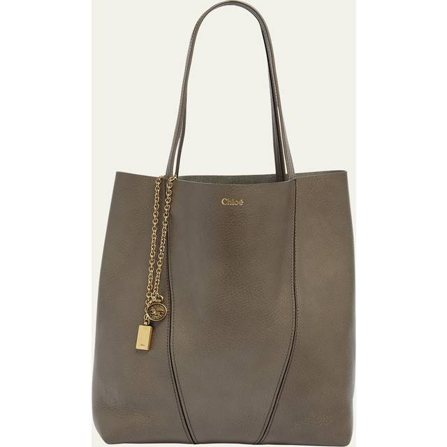Spin Small Leather Tote Bag - Flannel Grey - Chloé boasts a collection of carefree accessories in luxe fabrics, showcasing refined craftsmanship and distinguished features that perfectly complement the label's ready-to-wear fashion.