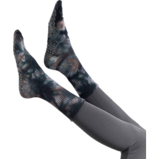 043 Fashionable Mid Length Yoga Socks and Non Slip Sports Socks -black