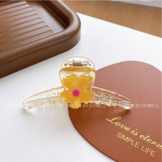 (Yellow Flower) Elegant Floral Resin Hair Claw In Vibrant Color Variations Ideal For Fashionable Women