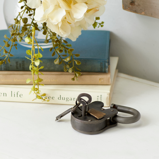 "Deco 79 Brass Lock And Key  2"""" x 4"""" x 2""""  Gray"