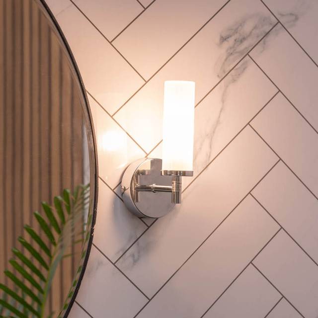 Canya IP44 Bathroom Single Frosted Reeded Glass Wall Light - Chrome (20cm H X 10cm W X 11cm D)