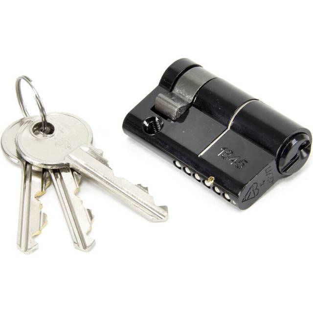 Half Cylinder, Cylinder - Black (3.2cm H X 1.7cm W X 5cm D)