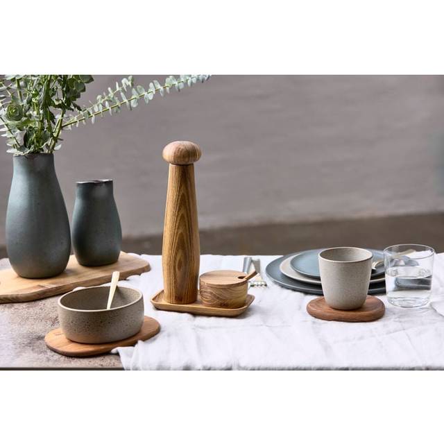 Aida - RAW Teak keramisk peberkværnsæt med bakke og saltkar I gaveæske