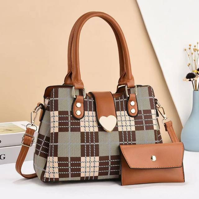 (Style 4) Fashionable And Functional Crossbody Bag Ideal For Daily Outfits With Locking Clasp