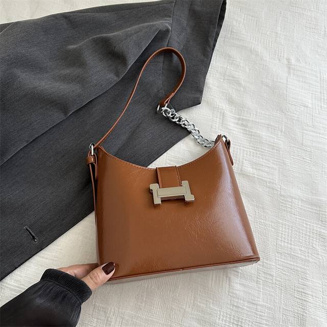 (Light Purple) Bucket Fashionable Bag With Unique Chain Detail Soft Pu Leather Perfect For Outings
