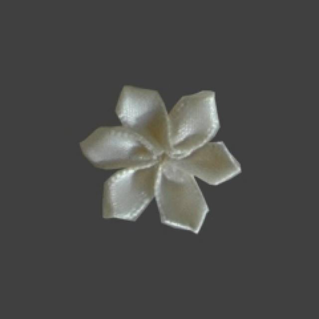 Berisfords Ribbon Petal Flowers 28 Antique White