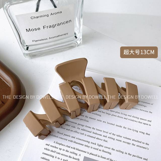 (Yellow) Fashionable 13cm Jumbo Hair Claw Clip For Women Stylish Accessory For All Occasions
