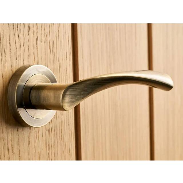 Marvel Lever on Rose Door Handle - Antique Brass - Pack of 4 pairs - Internal - Designer Levers
