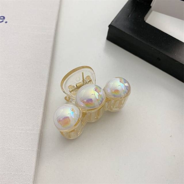 (StyleD) Resin Hanrafted Plastic Pearl Hair Claw With Charming Fresh And Sweet Design