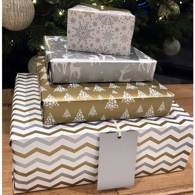 Christmas Wrapping Paper. 8 XL Sheets (50 x 70cm). Metallic Silver & Gold designs. Gift Wrap 4 design pack with matching Tags. Cutting grid on reverse