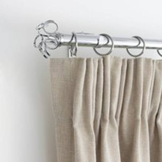 Cortex Extendable Metal Eyelet Curtain Pole - Silver