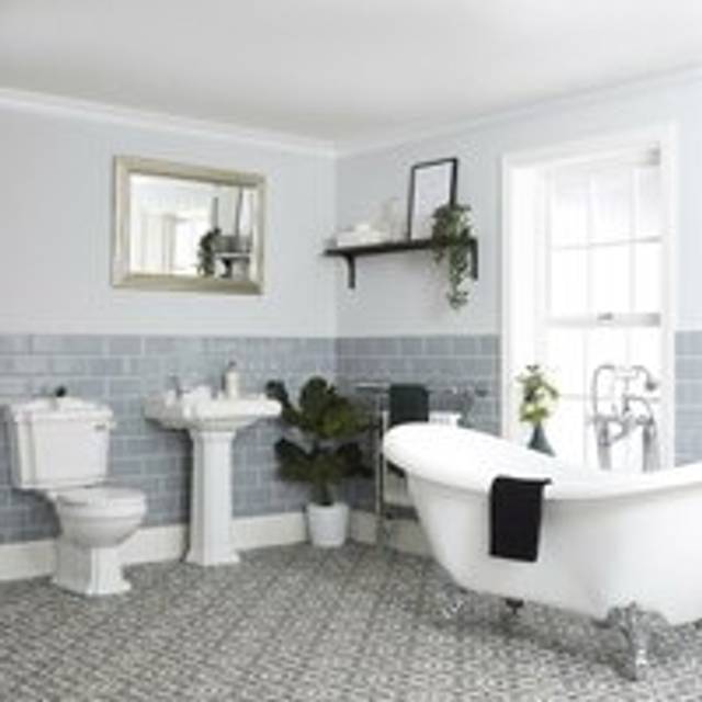 Milano Windsor - White Traditional Double Ended Freestanding Slipper Bath&44 Ceramic Close Coupled Toilet and Full Pedestal Bathroom Basin Sink - 2