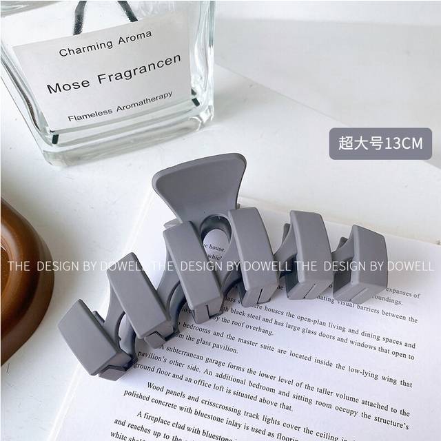 (Gray) Fashionable 13cm Jumbo Hair Claw Clip For Women Stylish Accessory For All Occasions