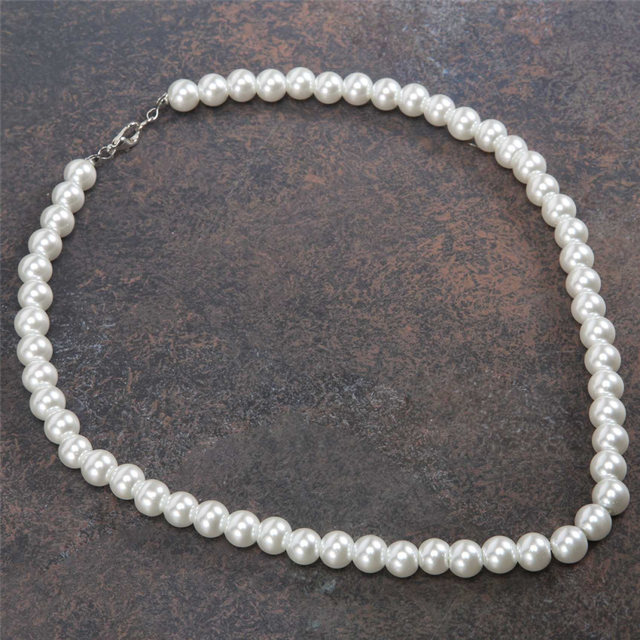 Charm Pearl Necklace w. Metal Clasp