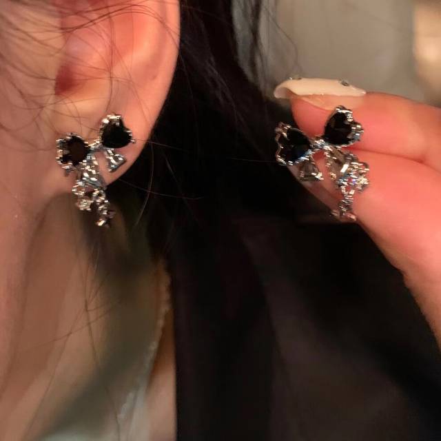 (AY 5808101) New Bowknot Zircon Stud Earrings For Women Fashion Korean Silver Color Pink Crystal Personality Earring