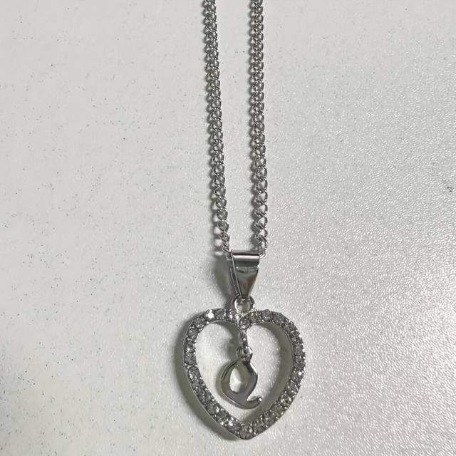 (Q) Bohemian Style Heart-shaped Letter Pendant Necklace