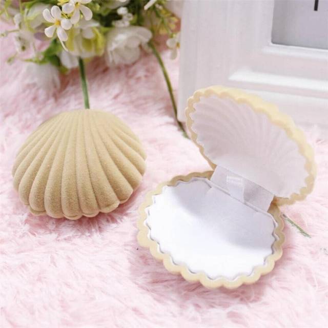 Shell Shape Velvet Jewelry Box Wedding Engagement Ring Box for Earrings Necklace Bracelet Display Gift Box Holder Storage almond