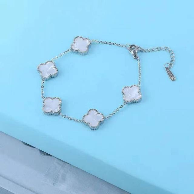 (white, Steel color) Four Leaf Clover Bracelet With Double-sided Titanium Steel That Does Not Fade And Five Flower Fashion, Simple And Versatile Brace