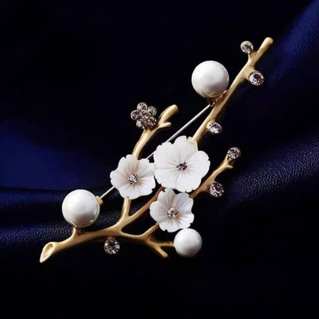 (as the picture) Handmade Plum Blossom Brooches Pins Women Vintage Pearl Brooch Clothing Accessories For Bouquet Wedding Party Jewelry - White