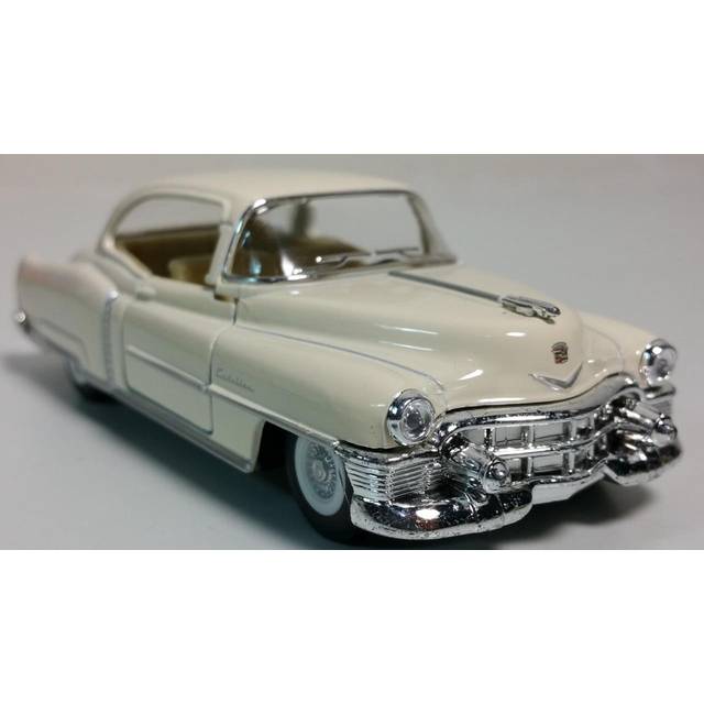 KiNSMART 1963 Cadillac Series 62 Eggshell White 5 Inch 1:43 O Scale Die Cast Metal Model Toy Classic Ventage Car