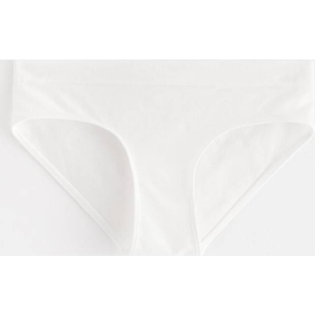 Seamless trosor i bikinimodell