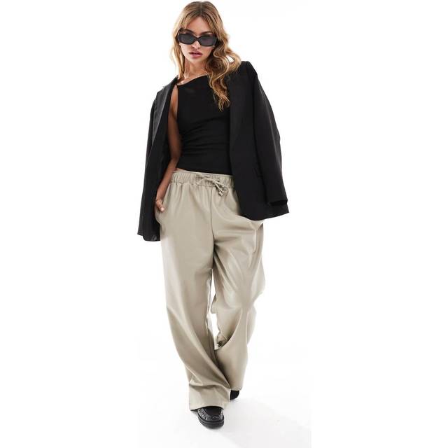 ASOS DESIGN – Beiga byxor i läderimitation med vida ben och resårmidja-Grön/a
