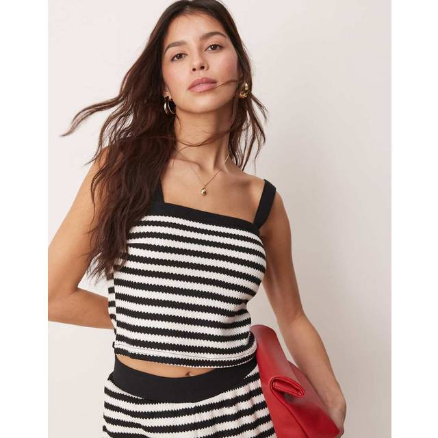 New Look Women's Black Textured Stripe Cropped Vest - UK 10