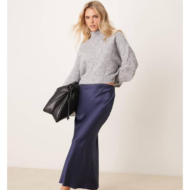 New Look Petite – Marinblå, diagonalskuren midikjol i satin