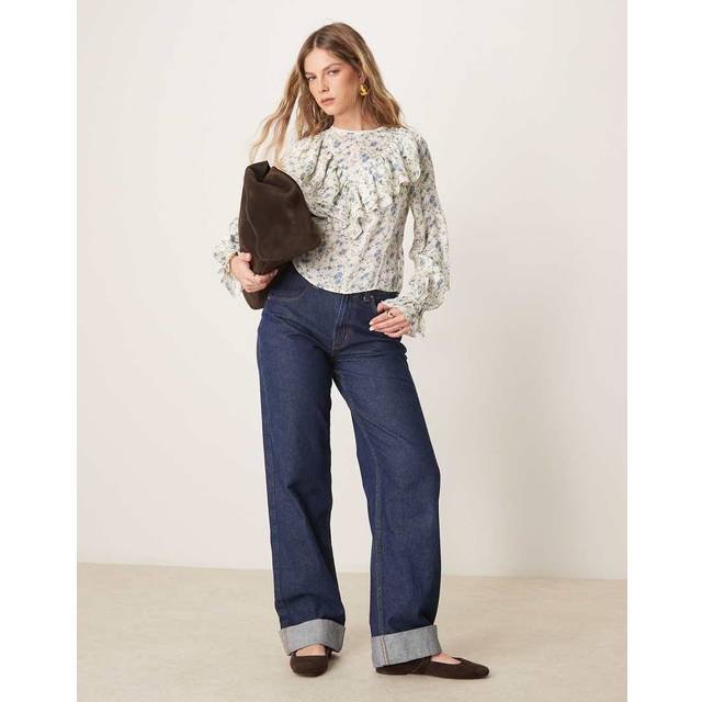 New Look – Vit, småblommig blus med volang framtill-Vit/a