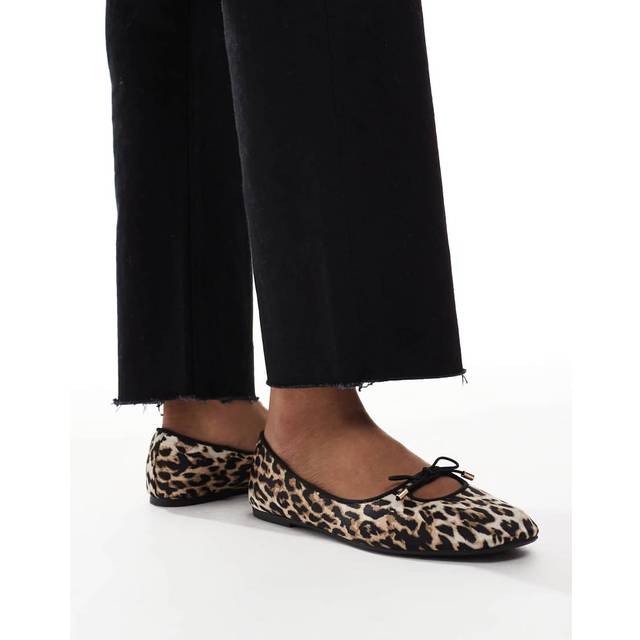 New Look – Leopardmönstrade, platta ballerinaskor i satin med nyckelhålsöppning-Naturlig