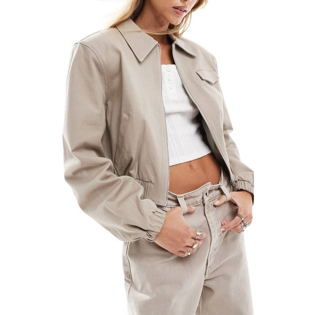 ASOS DESIGN – Beige, figursydd bomberjacka med krage och fickor-Naturlig